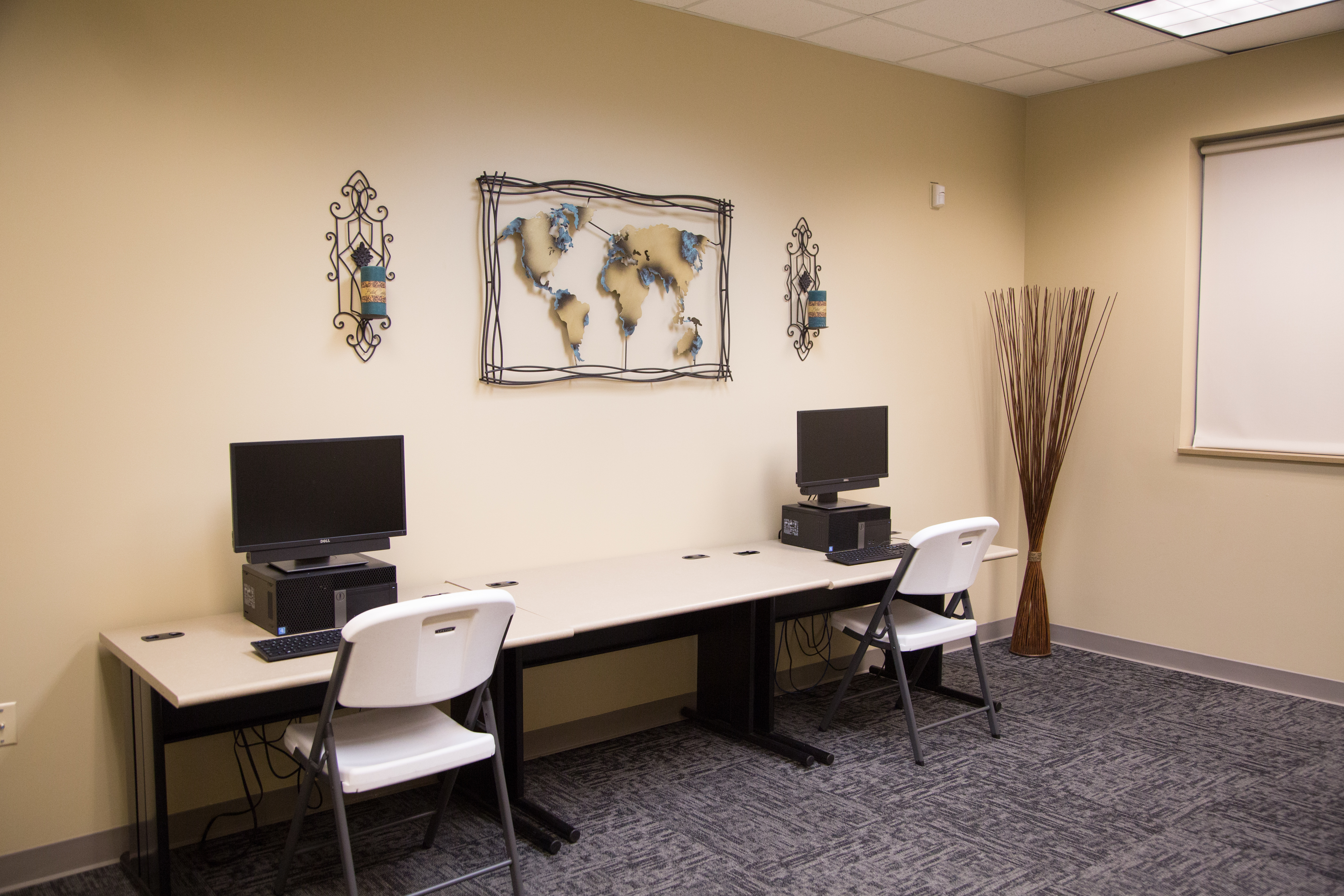 Ken ellis computer room (3)